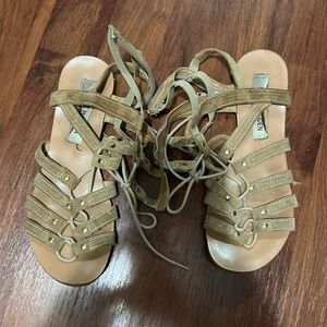 Steve Madden Beige Gladiator Strappy Sandals Straps Jesus Sandals Size 6 Women’s